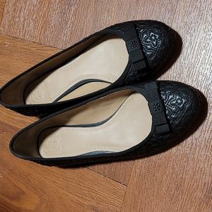 Tory Burch Black Flat Quilted 7.5 Very Good Condition Shoes